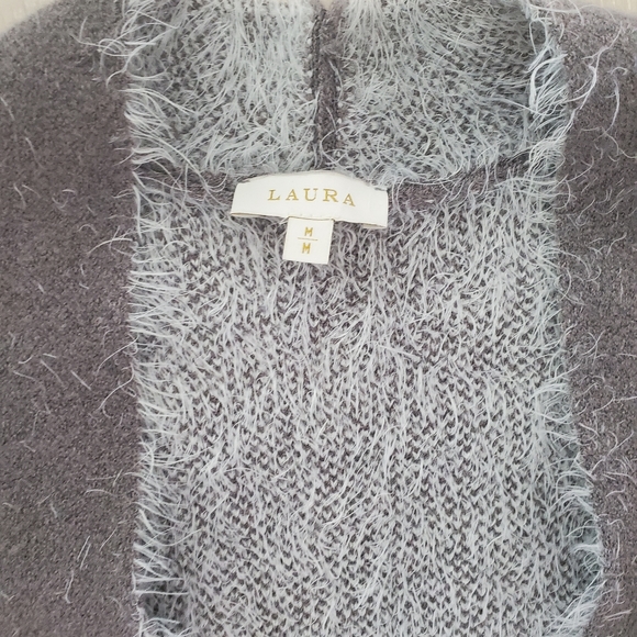 Laura Grey and White Sweater with Filigree Inspired Design Size Medium - Picture 13 of 13